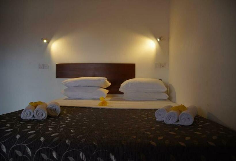 디럭스 트리플 룸, Thisara Villas