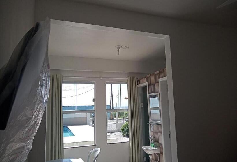 חדר סטנדרט לשלושה עם נוף לבריכה, Vista Mar Suítes