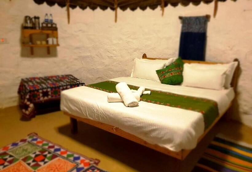 חדר דלוקס, Ananyavaas