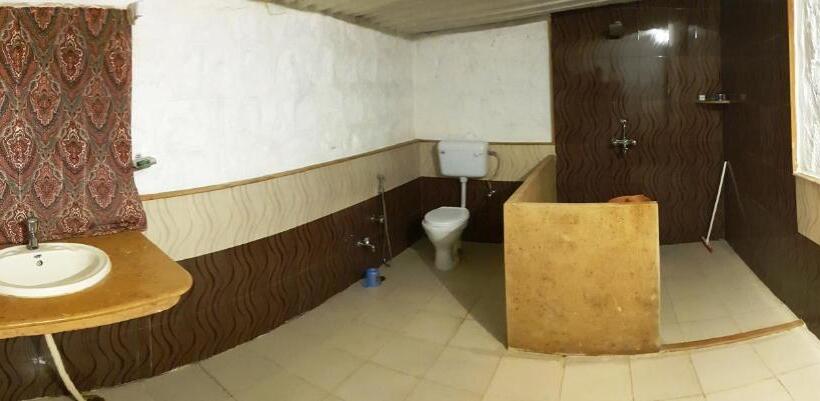 חדר דלוקס, Ananyavaas