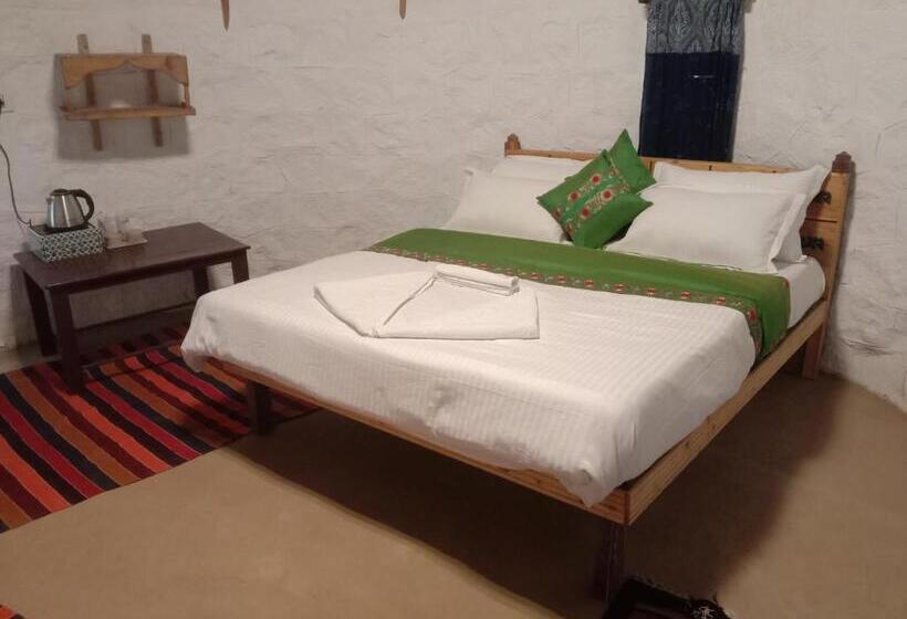 חדר דלוקס, Ananyavaas