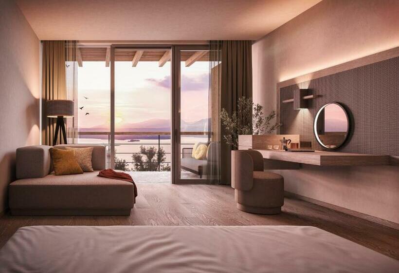 جناح ديلوكس, Cape Of Senses