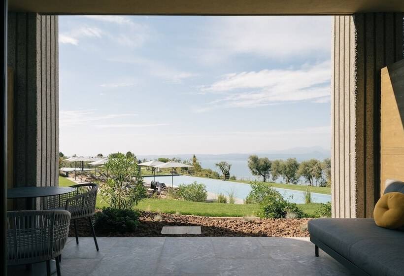 جناح, Cape Of Senses