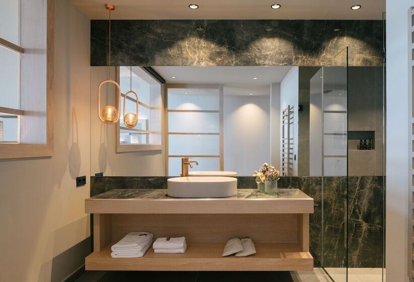 جناح ديلوكس, Cape Of Senses