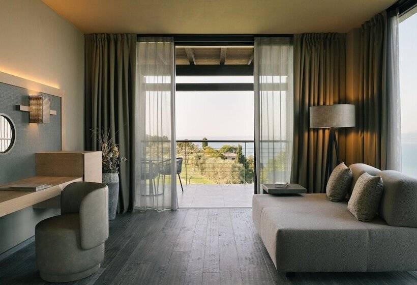 جناح ديلوكس, Cape Of Senses