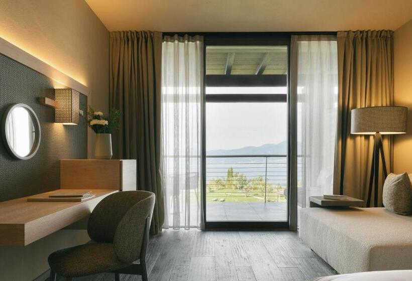 جناح جونيور, Cape Of Senses