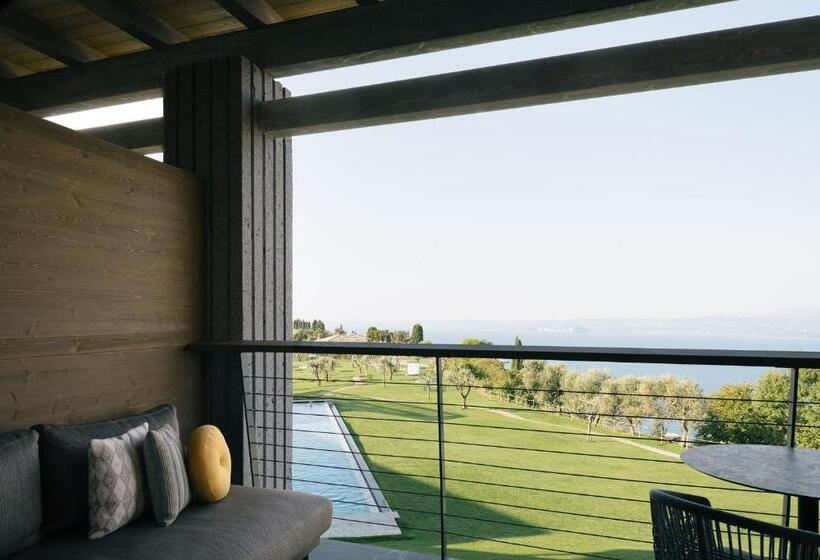 جناح ديلوكس, Cape Of Senses