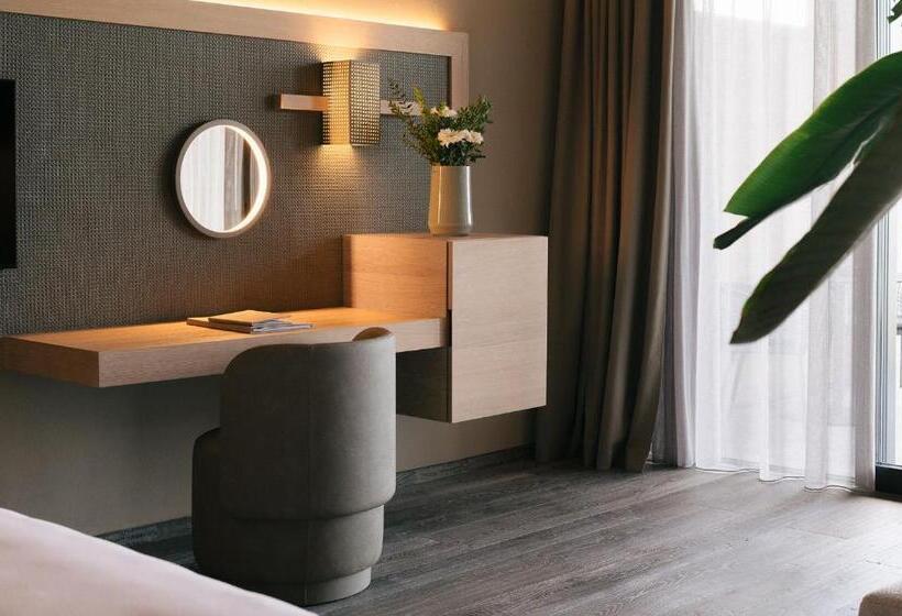 جناح ديلوكس, Cape Of Senses