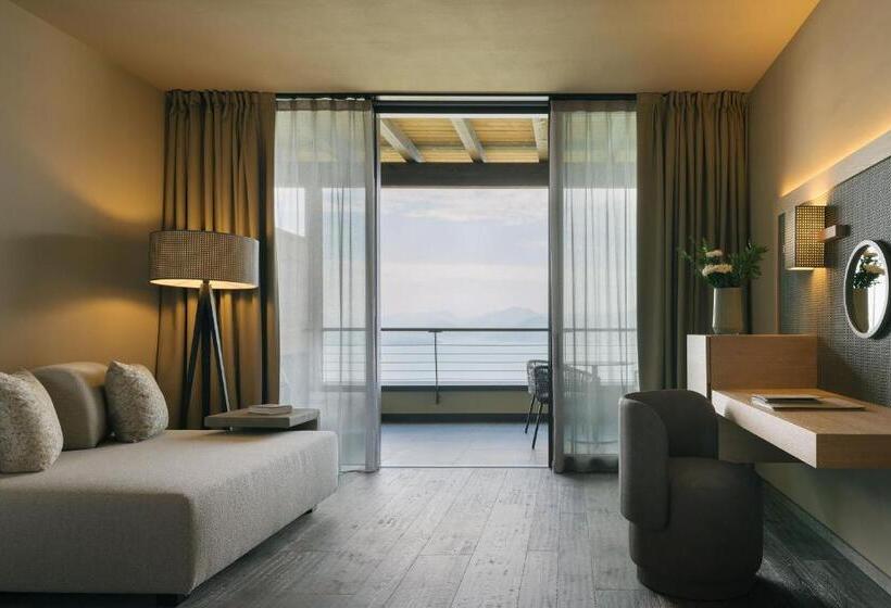 جناح ديلوكس, Cape Of Senses