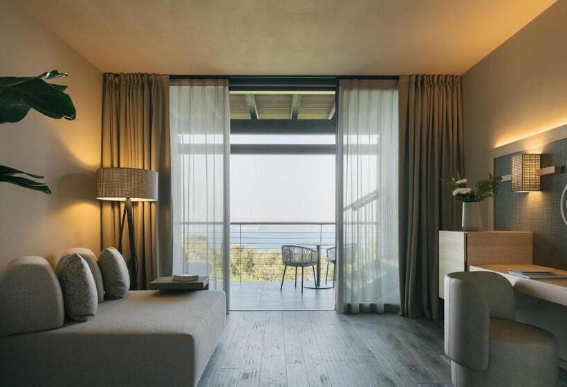 جناح مزود بجاكوزى, Cape Of Senses