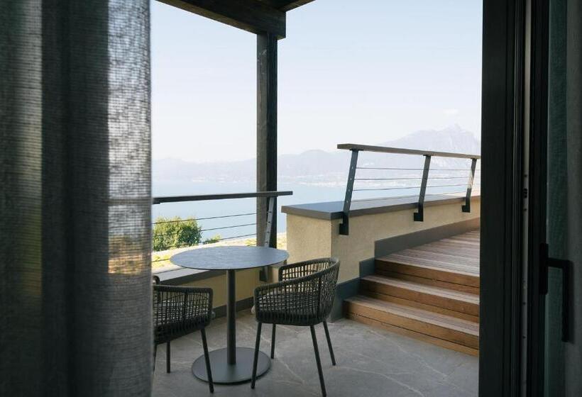 جناح مزود بحمام سباحة, Cape Of Senses