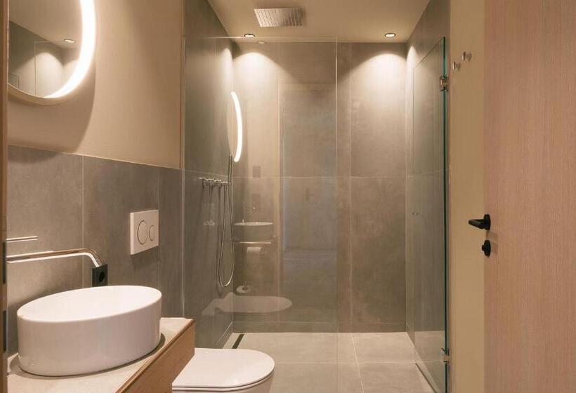 جناح مزود بحمام سباحة, Cape Of Senses