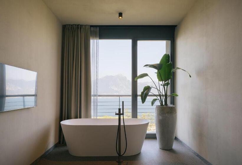 جناح مزود بحمام سباحة, Cape Of Senses