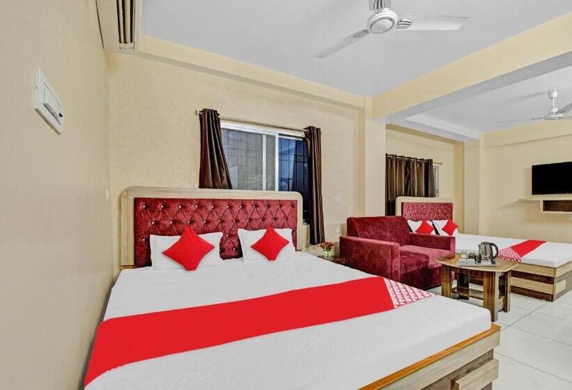 غرفة كلاسيكية ثلاثية, Flagship Sri Jagarnath Banquet &