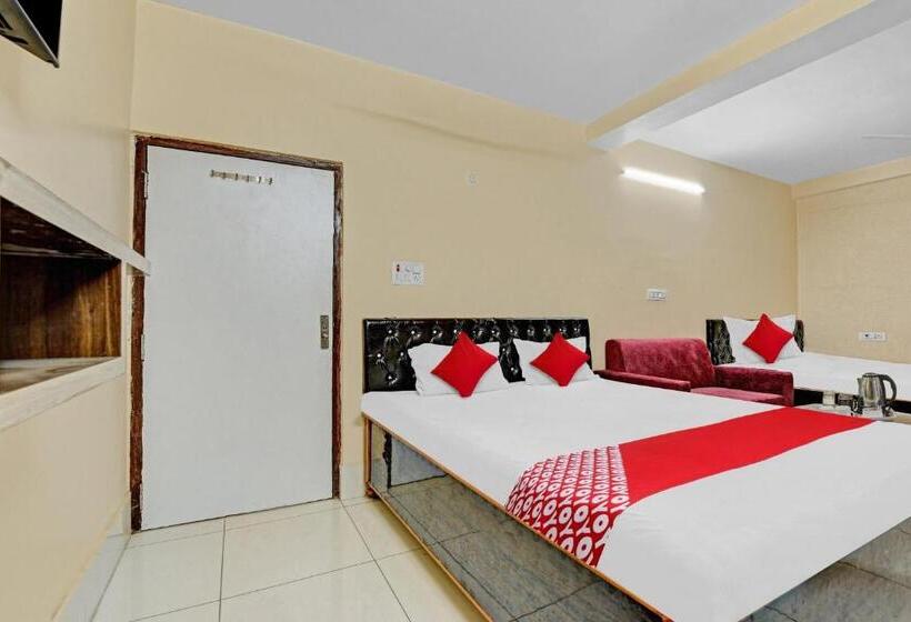 غرفة كلاسيكية ثلاثية, Flagship Sri Jagarnath Banquet &