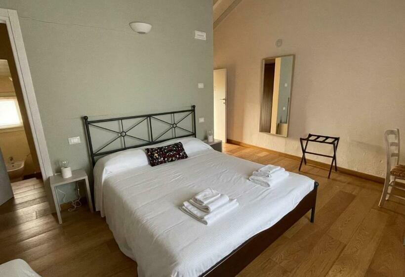 غرفة سوبيريور ثلاثية, Relais La Rocca Solferino