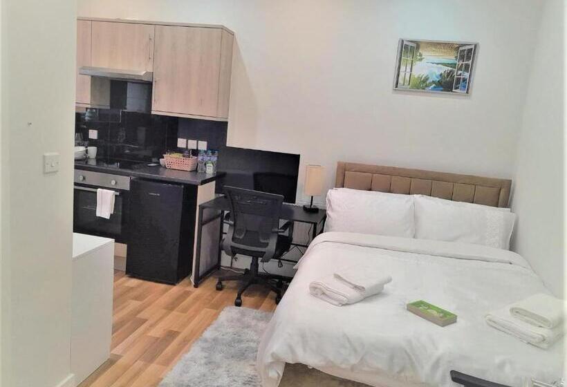 スタンダードスタジオ, Private Apartment  Centre Of West London  Next To Tube Station & Bus Link