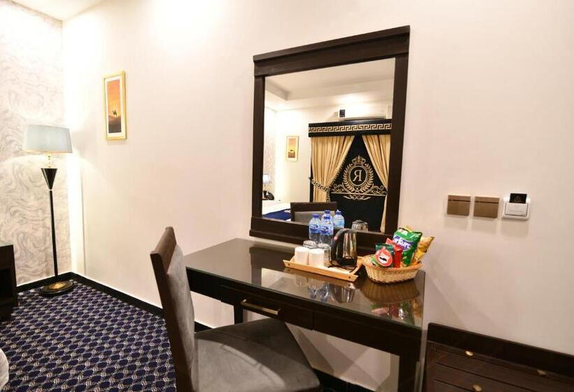 اتاق لوکس با تخت بزرگ, Royal Regency