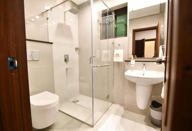 اتاق لوکس با تخت بزرگ, Royal Regency