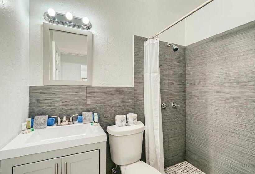 شقة غرفة نوم واحدة بالطابق الأرضى, Singer Island Stunner 2 Br