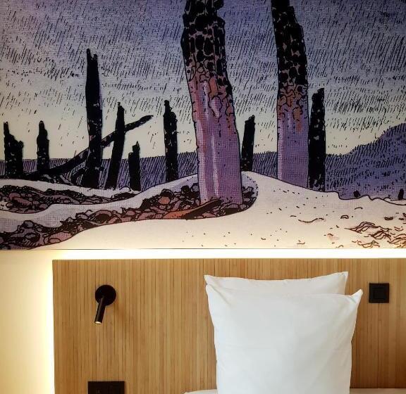 Номер Deluxe Вид на Канал, Comic Art