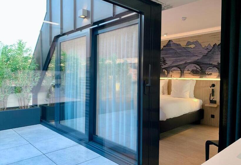 Номер Стандарт с Балконом, Comic Art