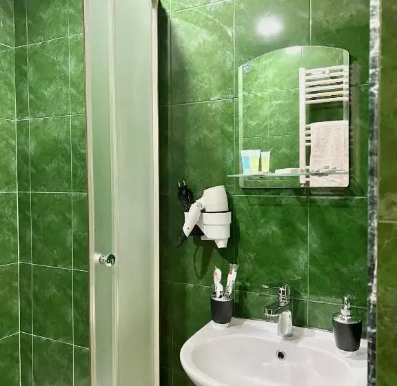اتاق سوپریور سه تخته, Gabata Inn