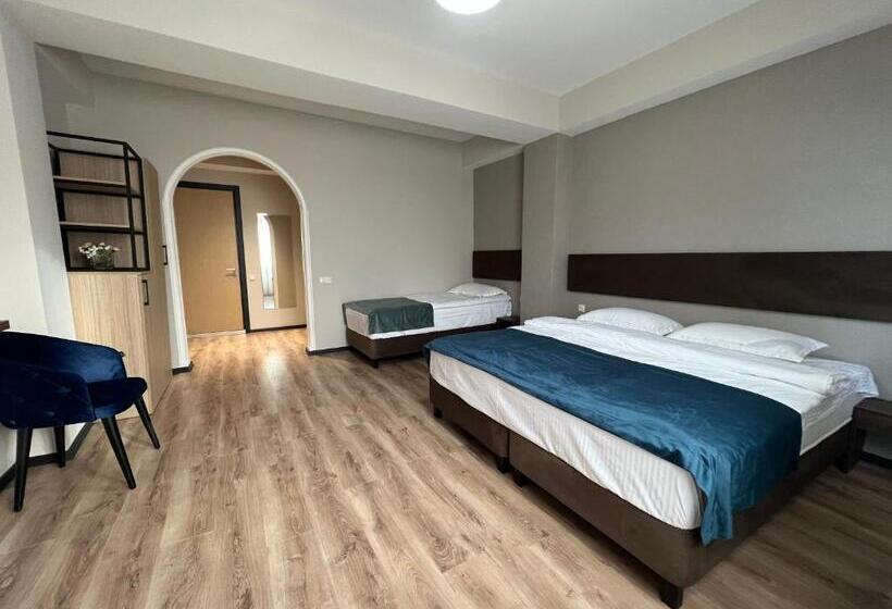 Quarto Triplo Superior, Gabata Inn