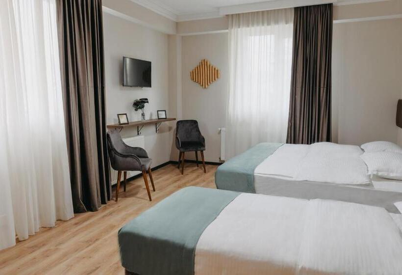 Quarto Triplo Superior, Gabata Inn