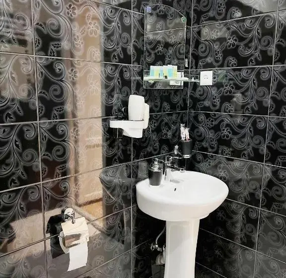 اتاق استاندارد سه نفره, Gabata Inn