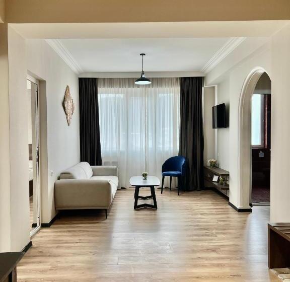 سوییت سوپریور, Gabata Inn