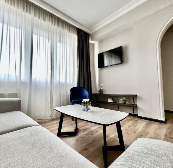 سوییت سوپریور, Gabata Inn