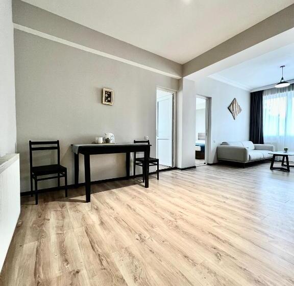 سوییت سوپریور, Gabata Inn