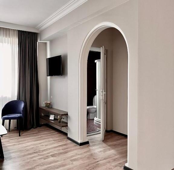 سوییت سوپریور, Gabata Inn