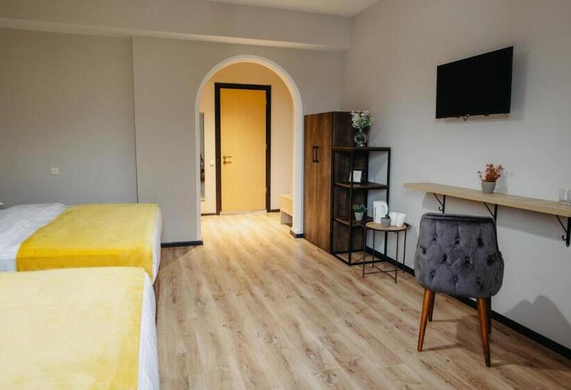 اتاق استاندارد چهار تخته, Gabata Inn