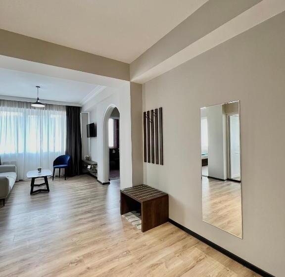 سوییت سوپریور, Gabata Inn