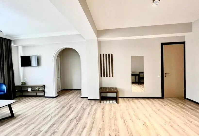 سوییت سوپریور, Gabata Inn