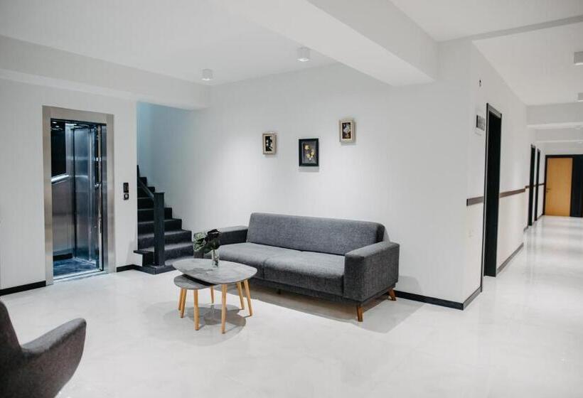 سوییت سوپریور, Gabata Inn