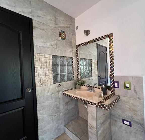 غرفة قياسية ثلاثية مطلة علي حمام السباحة, Casa Lomas Grangelo