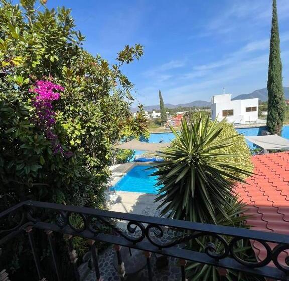 غرفة قياسية ثلاثية مطلة علي حمام السباحة, Casa Lomas Grangelo