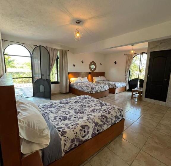 غرفة قياسية ثلاثية مطلة علي حمام السباحة, Casa Lomas Grangelo