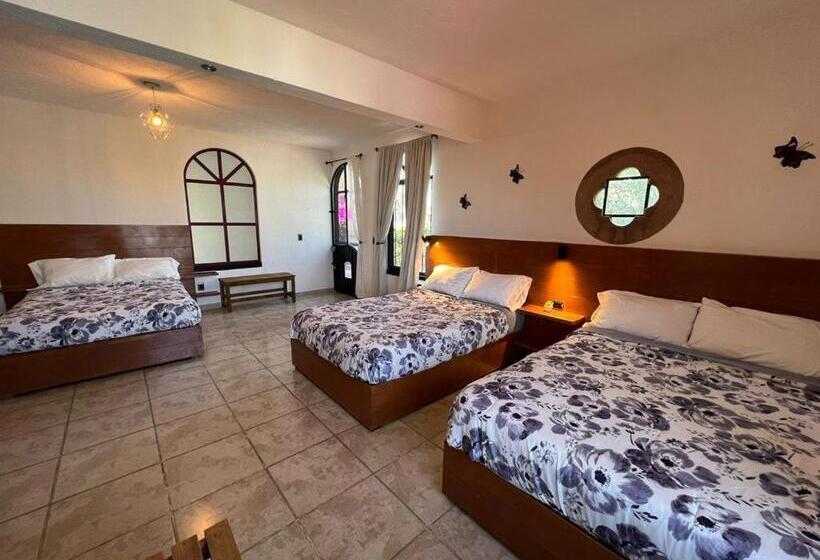 غرفة قياسية ثلاثية مطلة علي حمام السباحة, Casa Lomas Grangelo