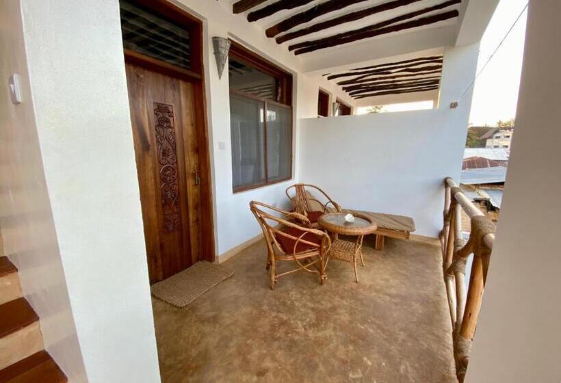 اتاق استاندارد, Zuzanu House