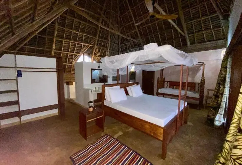 اتاق لوکس با بالکن, Zuzanu House
