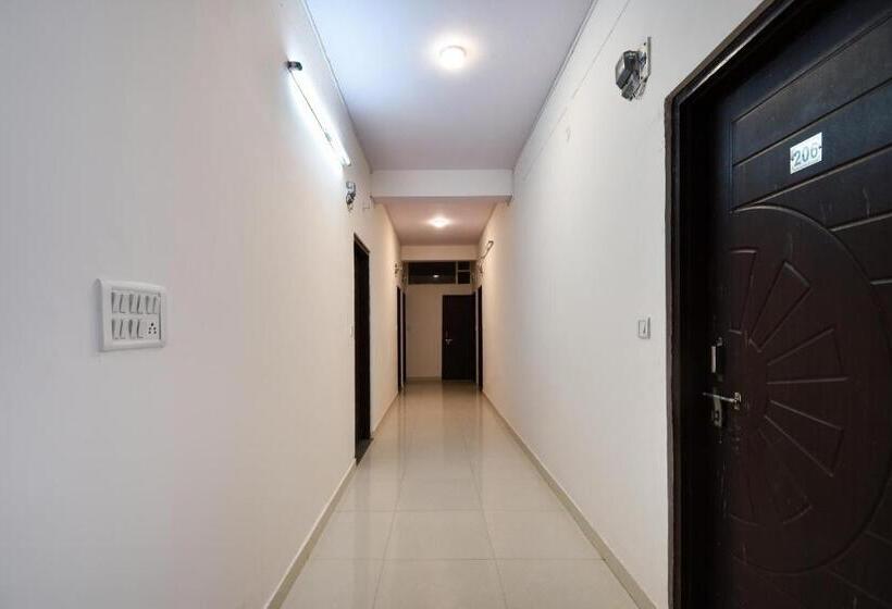 חדר קלאסי לשלושה, Flagship Ekta Palace