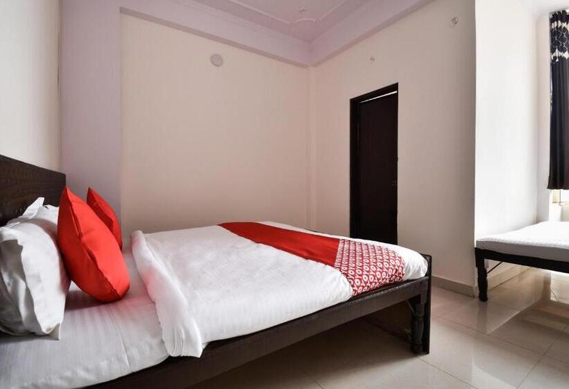 חדר קלאסי לשלושה, Flagship Ekta Palace