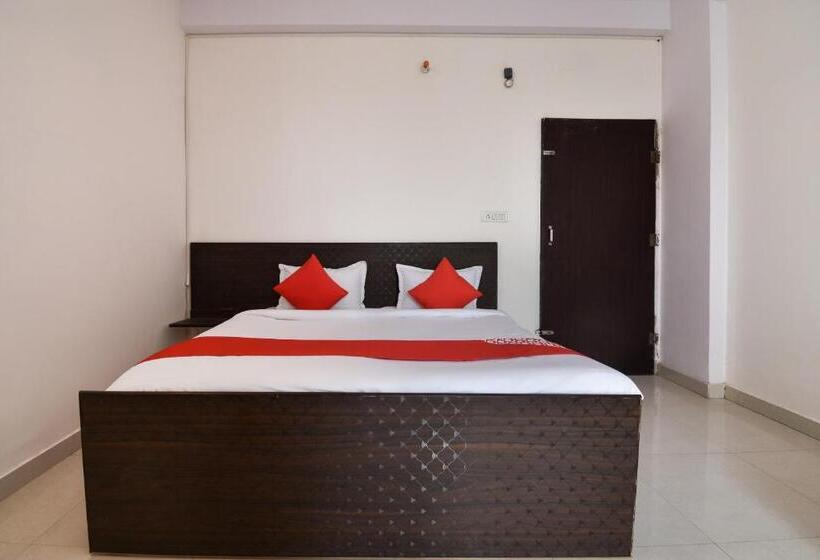 חדר קלאסי לשלושה, Flagship Ekta Palace