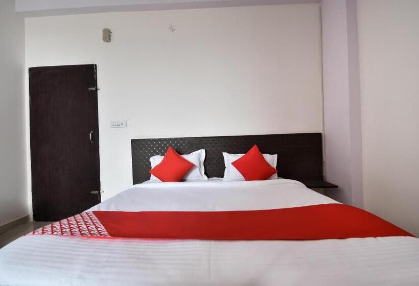 חדר קלאסי לשלושה, Flagship Ekta Palace