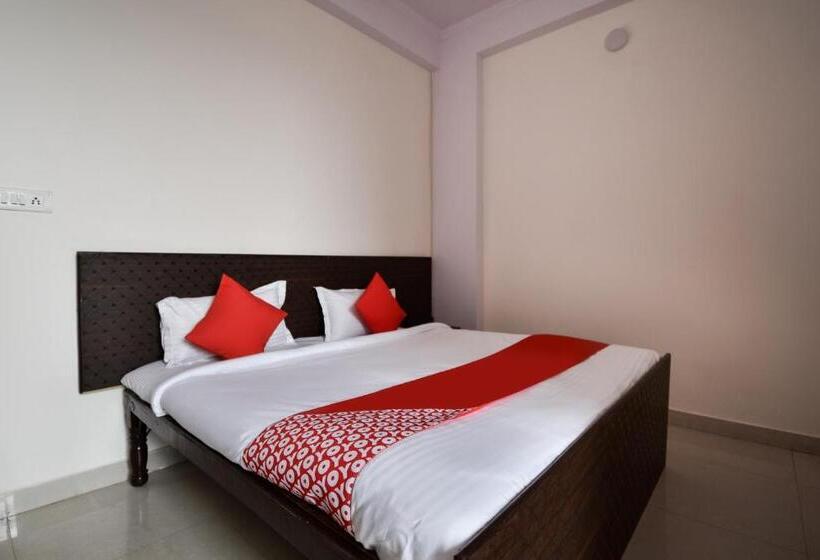 חדר קלאסי לשלושה, Flagship Ekta Palace