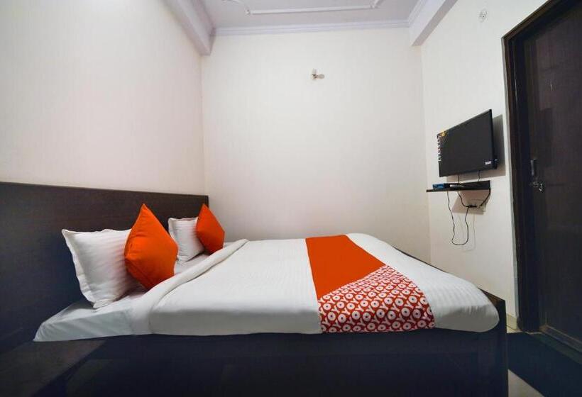 חדר קלאסי לשלושה, Flagship Ekta Palace